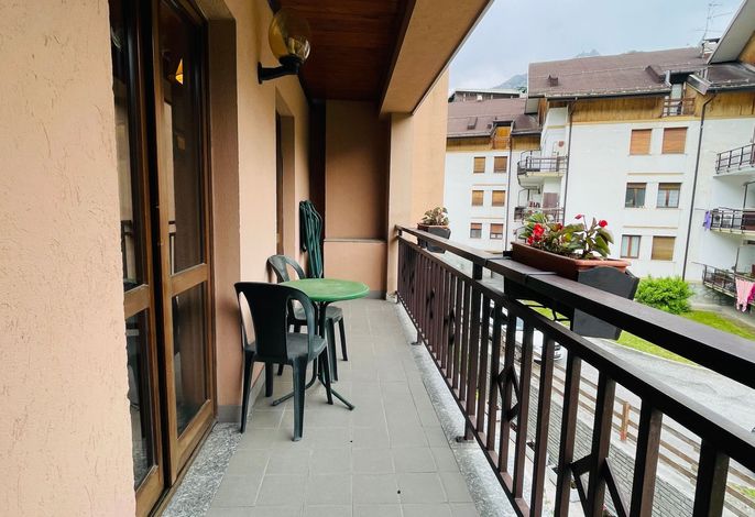 Zwei-Zimmer-Wohnung im Dachgeschoss 5 p. l. Villa Frejus