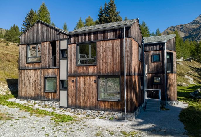 Crestun Design Duplex