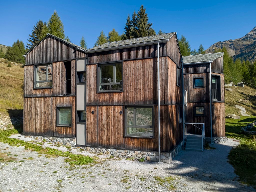 Crestun Design Duplex