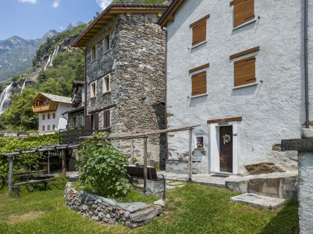 Borgonuovo Waterfall's House