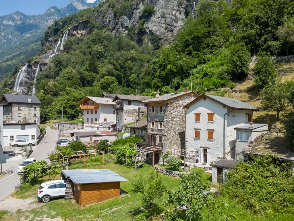 Borgonuovo Waterfall's House