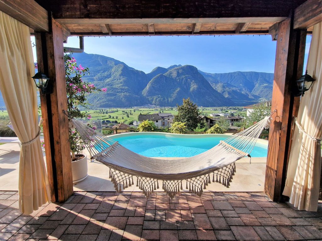 Valley View Pool Apartment