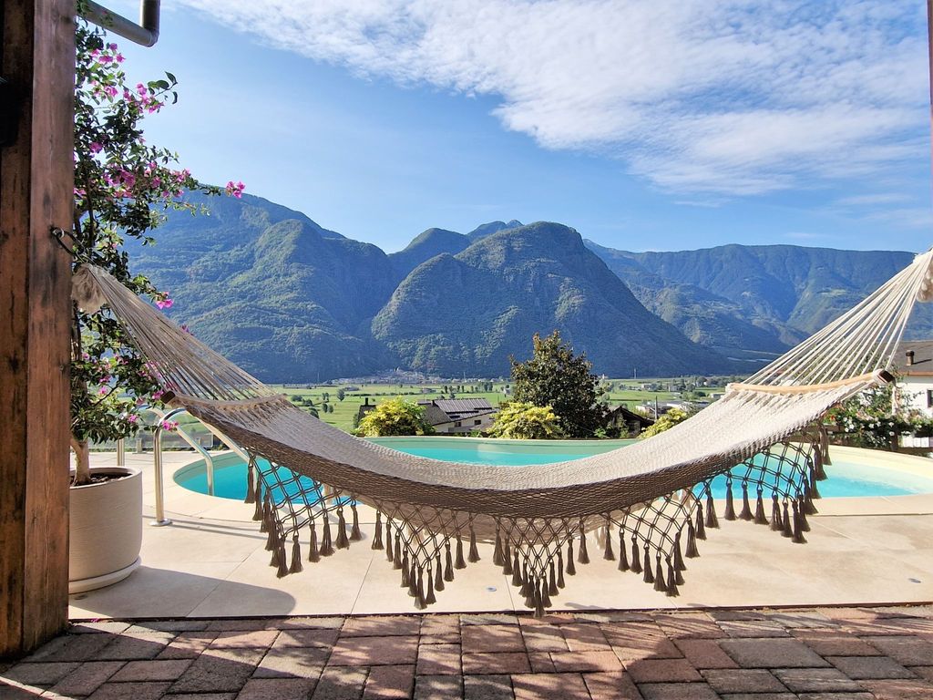 Valley View Pool Apartment
