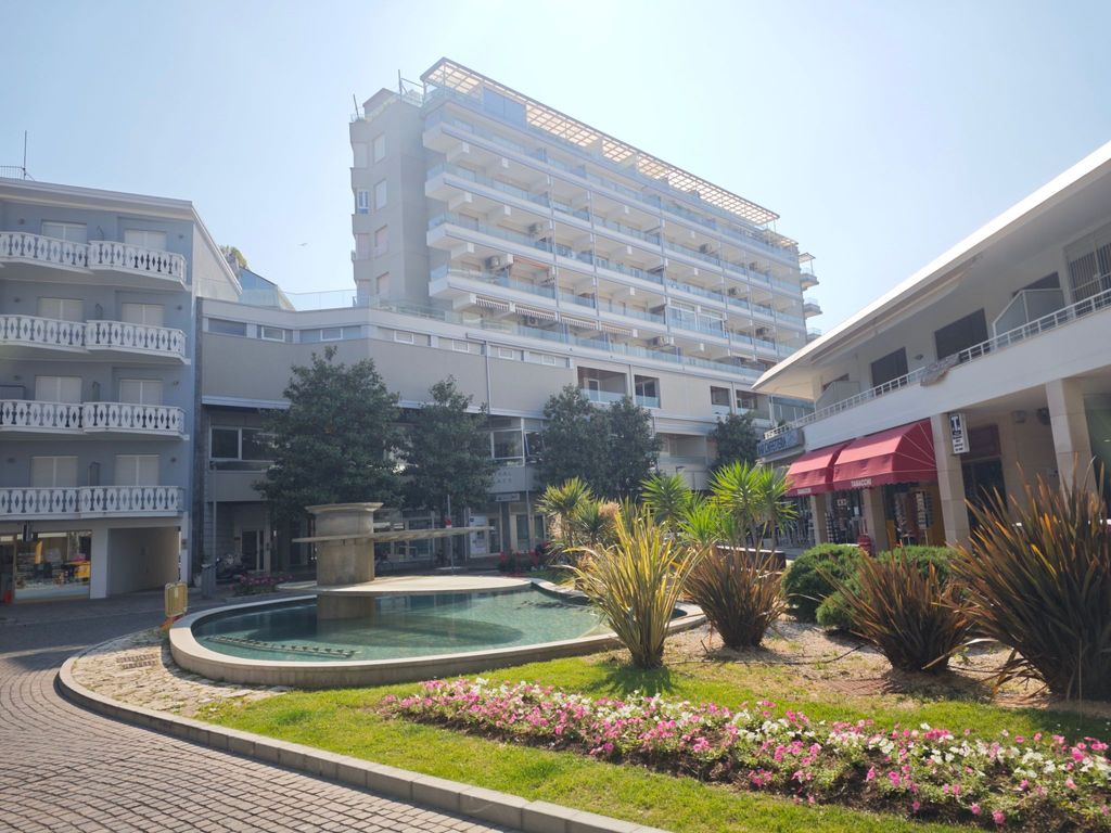 'Central Palace 24