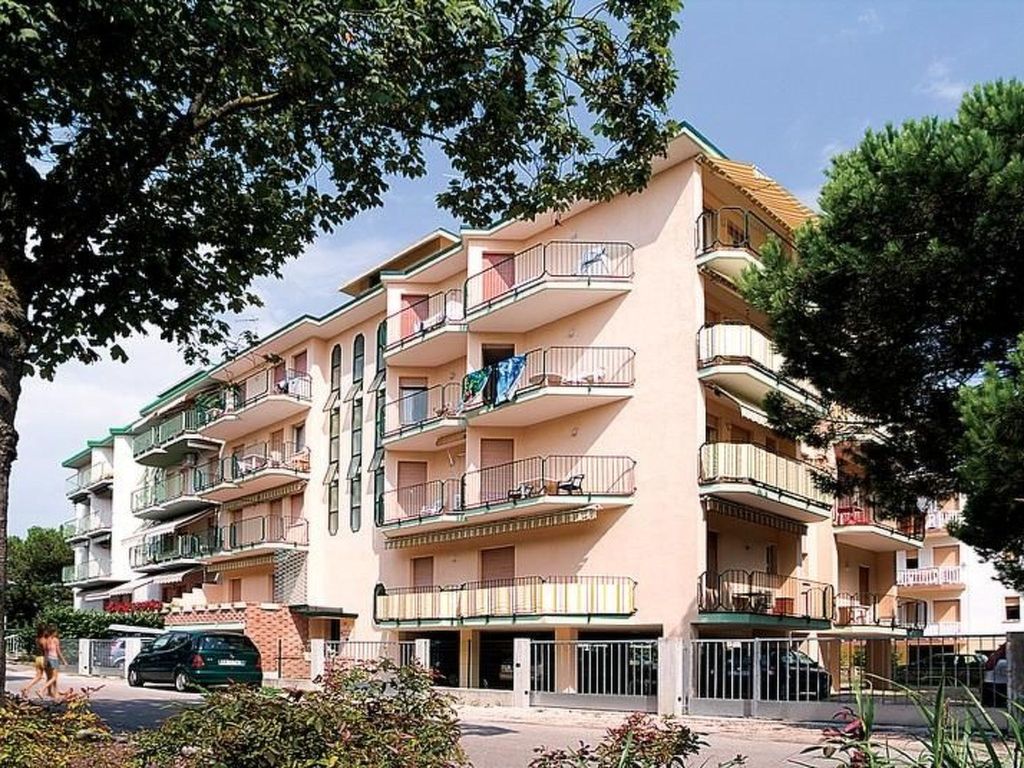 mit Balkon