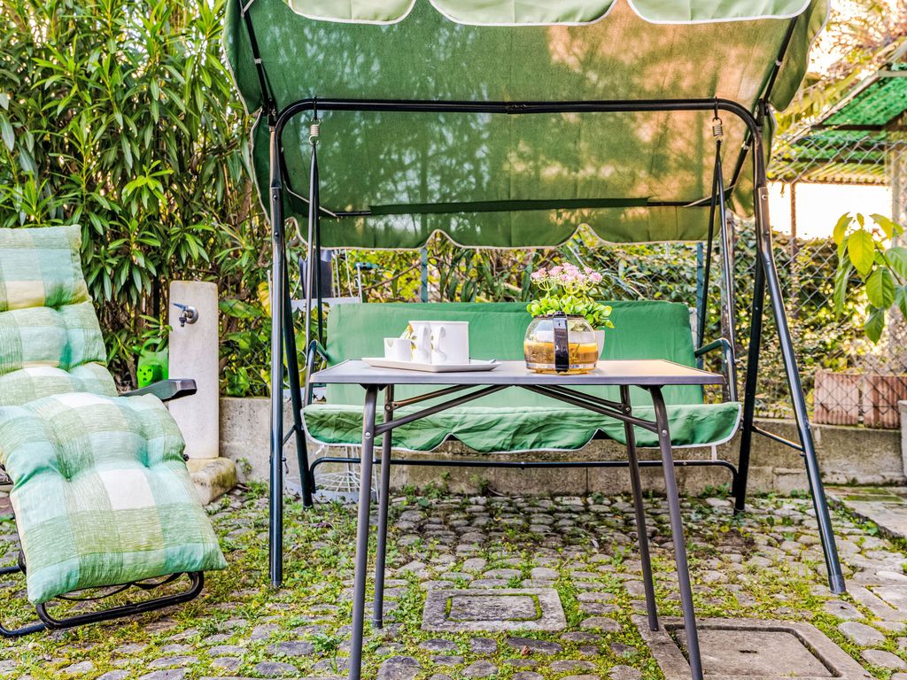 Private Garden Apartment