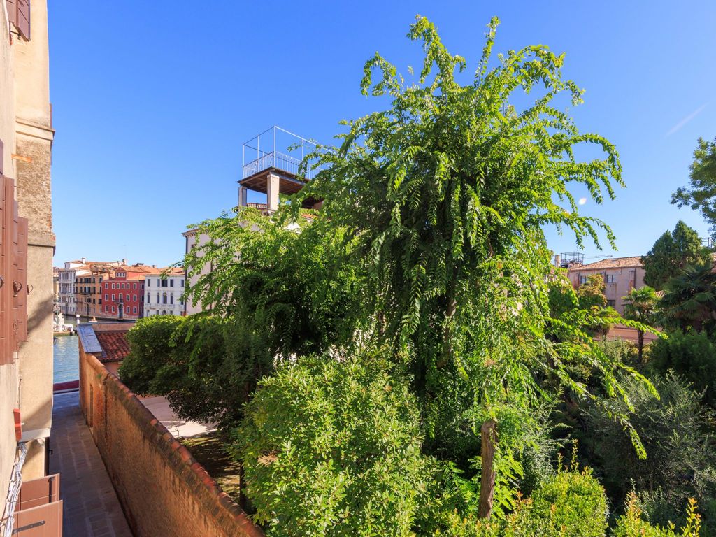 Casa dell'Aviatore große Gartenterrasse