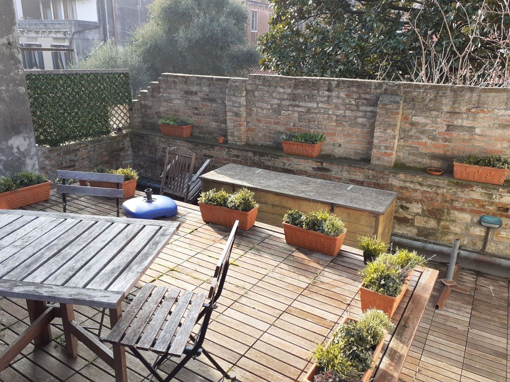 mit privater Terrasse