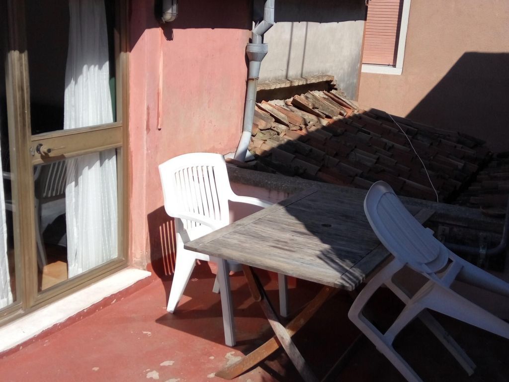 Zweijährige Terrassenwohnung