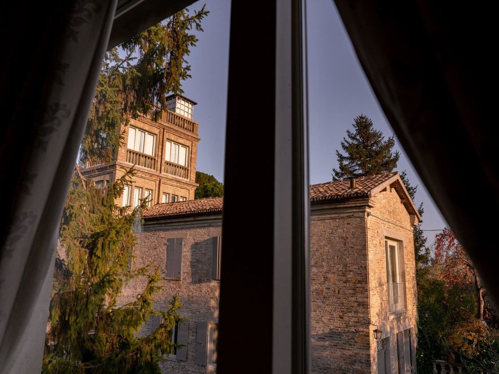 Drei-Zimmer-Panorama-Wohnung mit Terrasse und Sommerpool