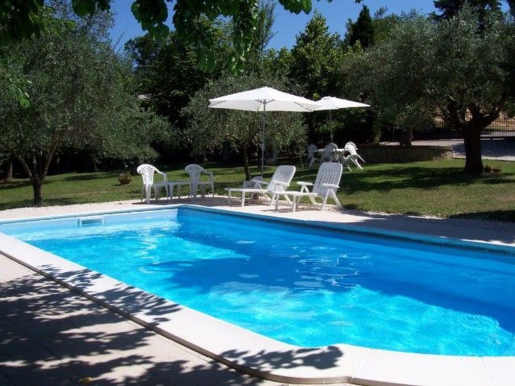 Wohnung mit Gemeinschaftsgarten und Pool