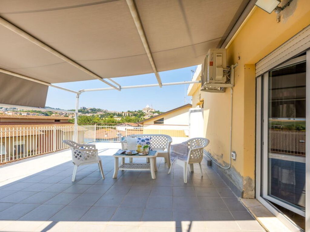 Sopraloreto Apartment