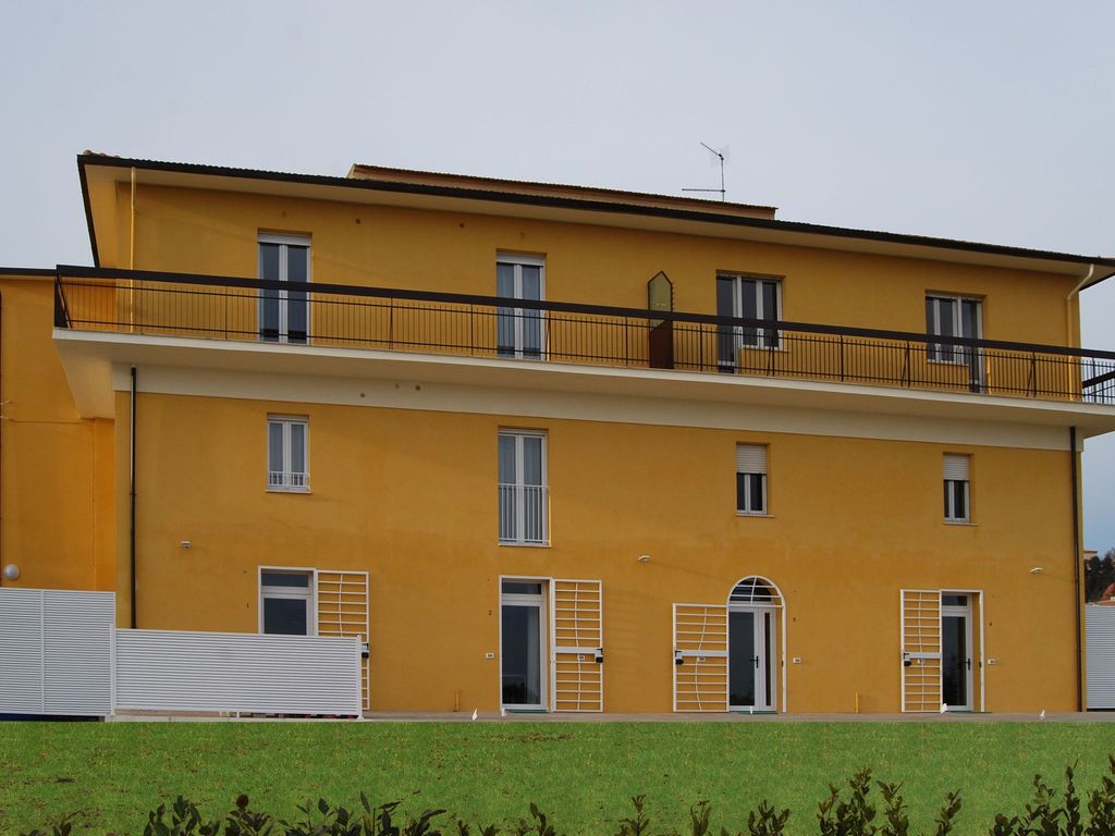 Residenz Borgo Offida mit großem Garten
