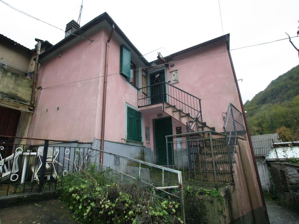 für 3 Personen ca. 37 m&sup2- in Lumarzo, Norditalien (Ligurien)