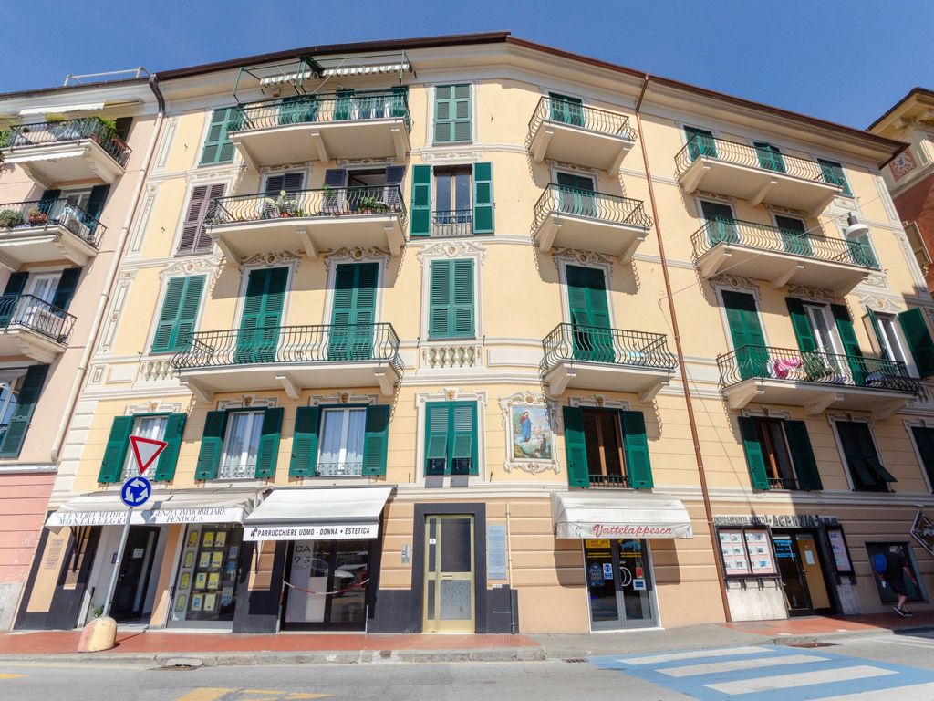Wohnung mit Meerblick und privater Garage