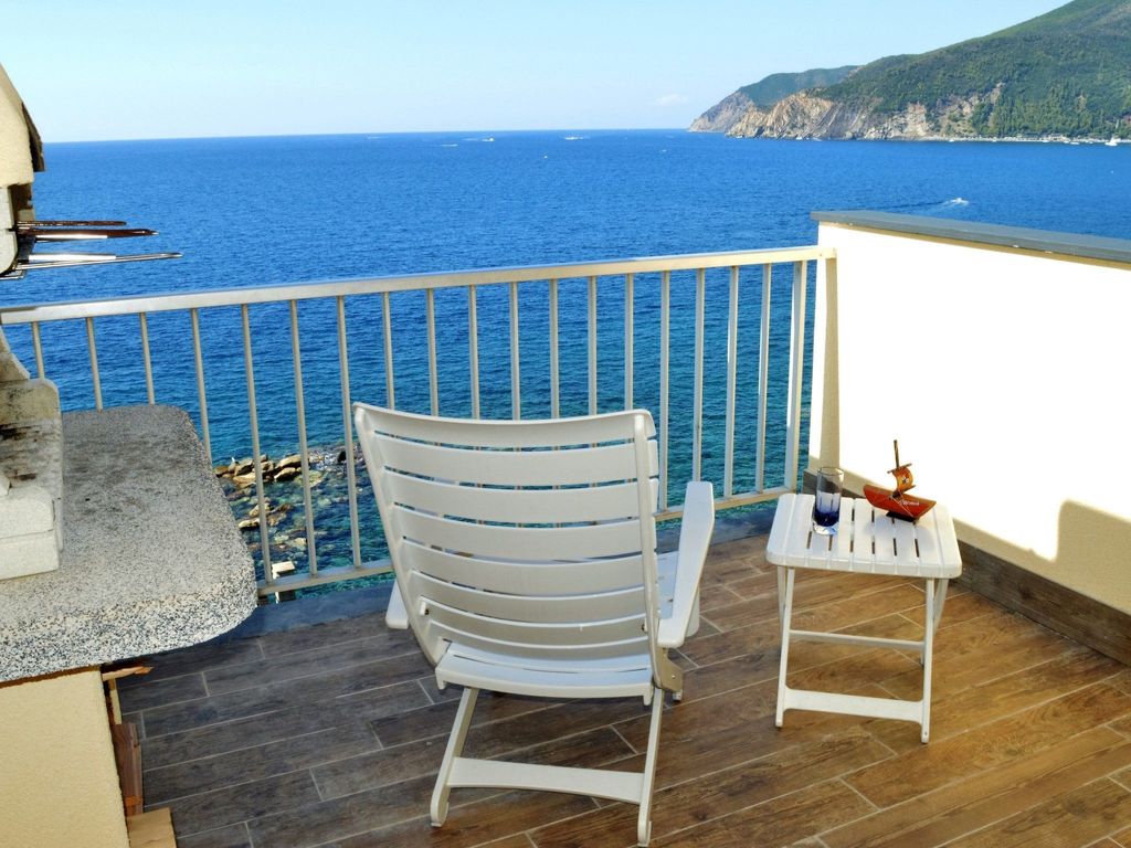 Charmantes Appartement in Moneglia mit Großer Terrasse