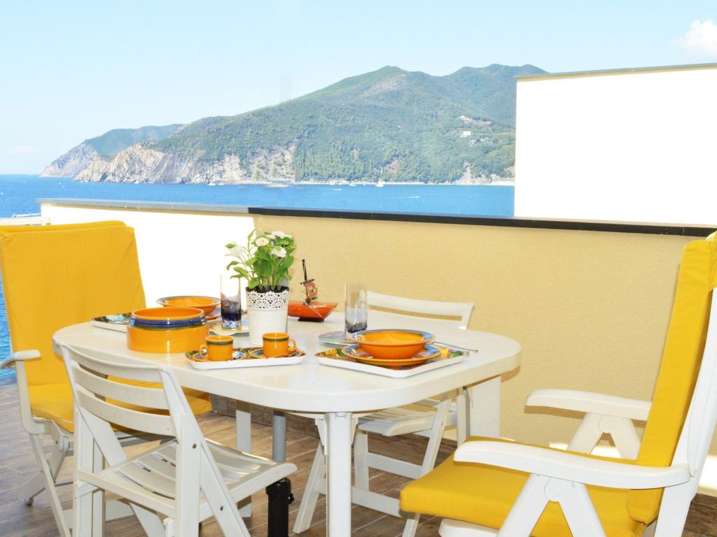 Charmantes Appartement in Moneglia mit Großer Terrasse