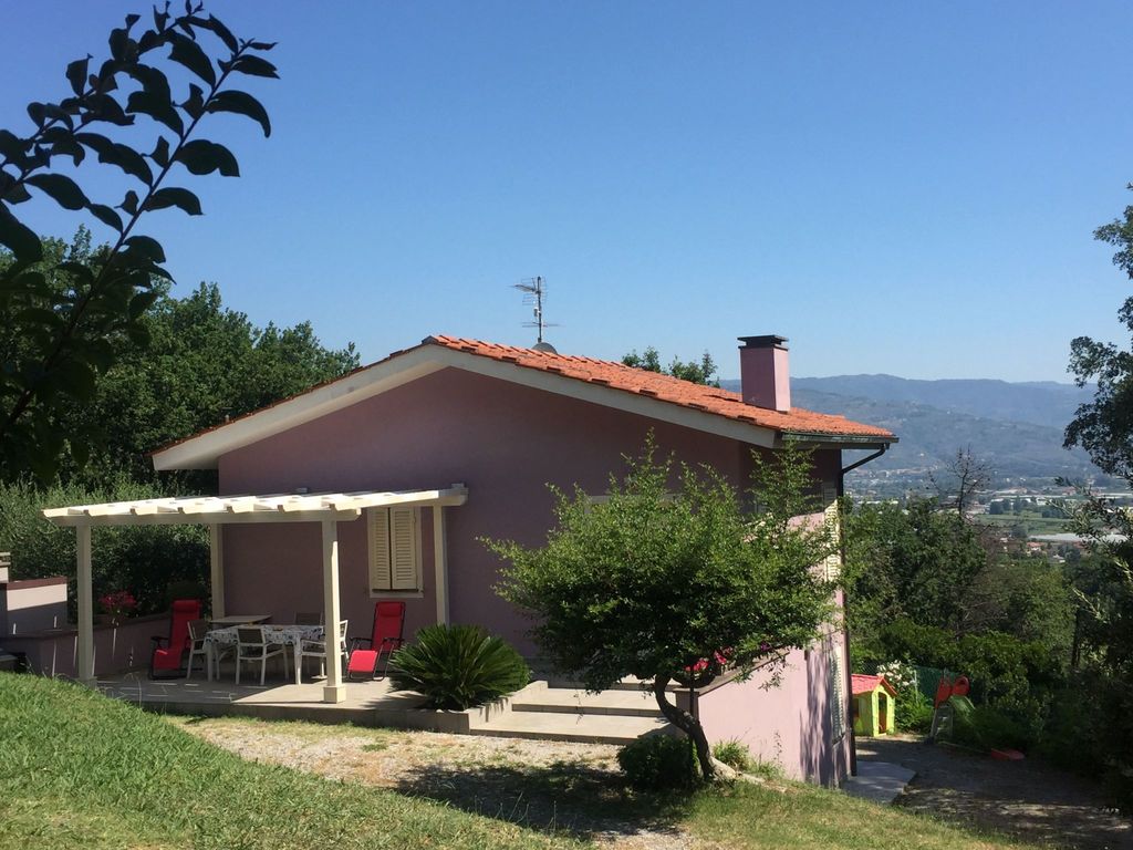 in Basetti mit Garten und Grill