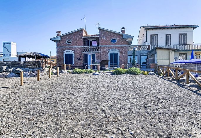 Oblo e Ginepro sul mare