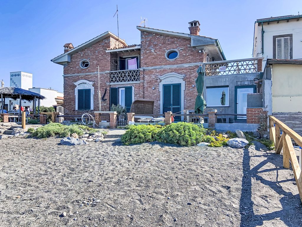 Oblo e Ginepro sul mare