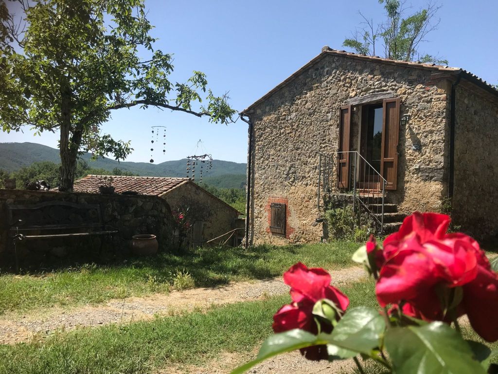 Charmantes Ferienhaus in Ciciano mit Grill, Gart