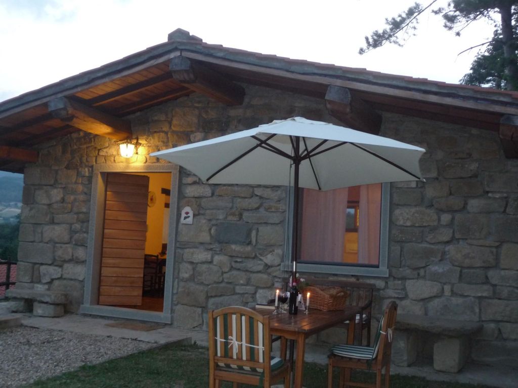 Magnolienhaus mit Pool zwischen Florenz und Arez