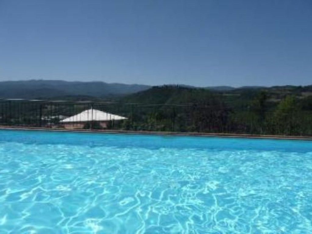 Magnolienhaus mit Pool zwischen Florenz und Arez