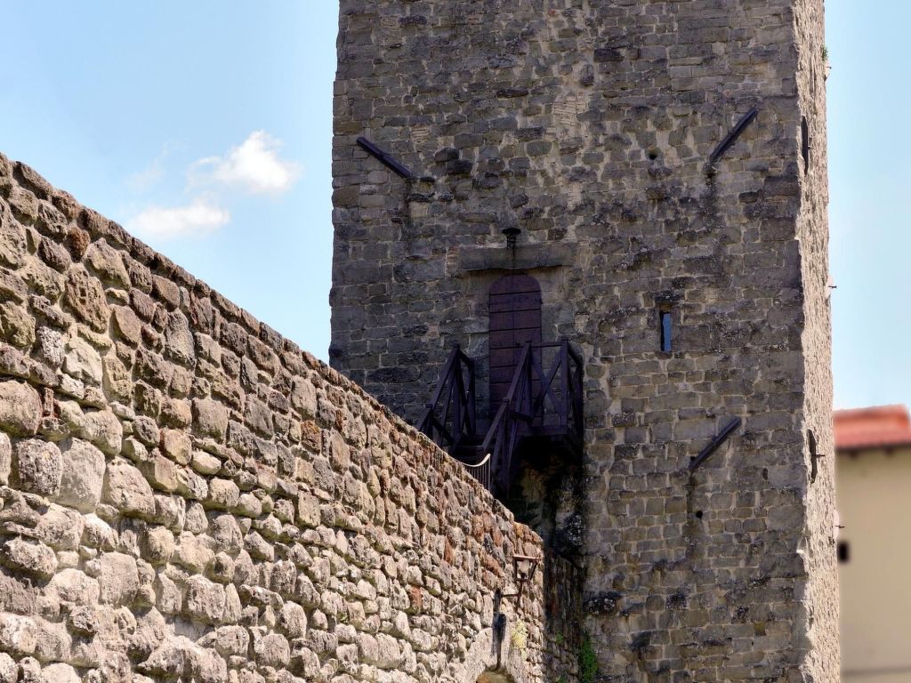 Medieval Tower mit Whirlpool auf der Dachterrass
