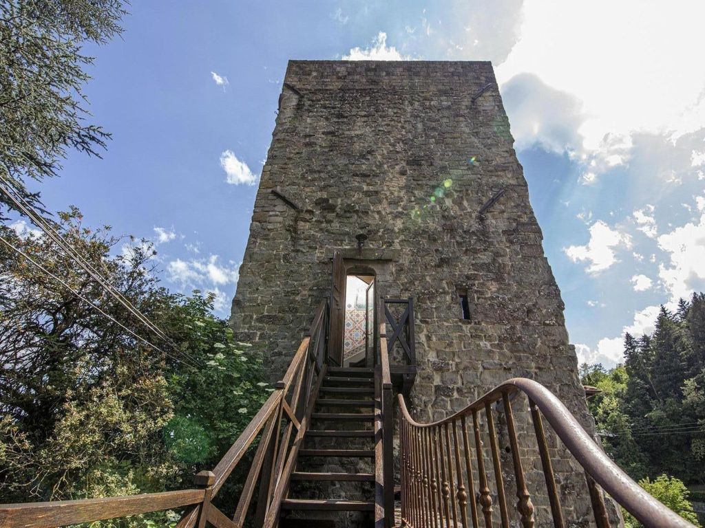 Medieval Tower mit Whirlpool auf der Dachterrass