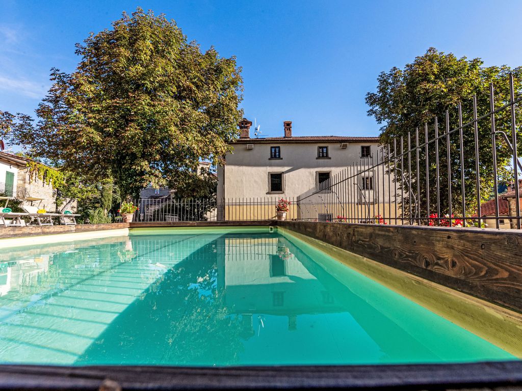 Wohnung in einer alten Villa mit Schwimmbad