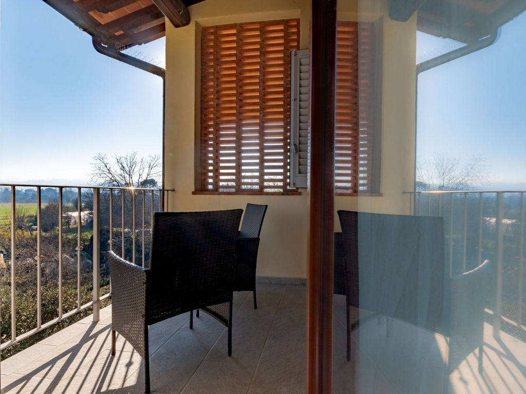 Modernes Haus mit Garten und privatem Parkplatz