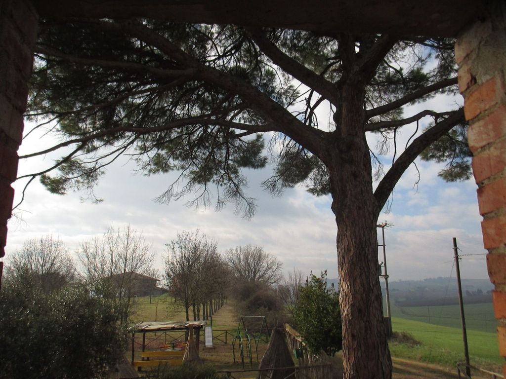 Appartement in Castiglione Del Lago mit Terrasse, gemeinsamem Pool und Garten
