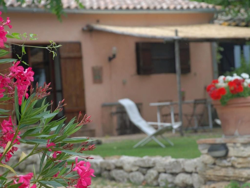 Unabhaengige Wohnung in Amelia mit Garten, Grill