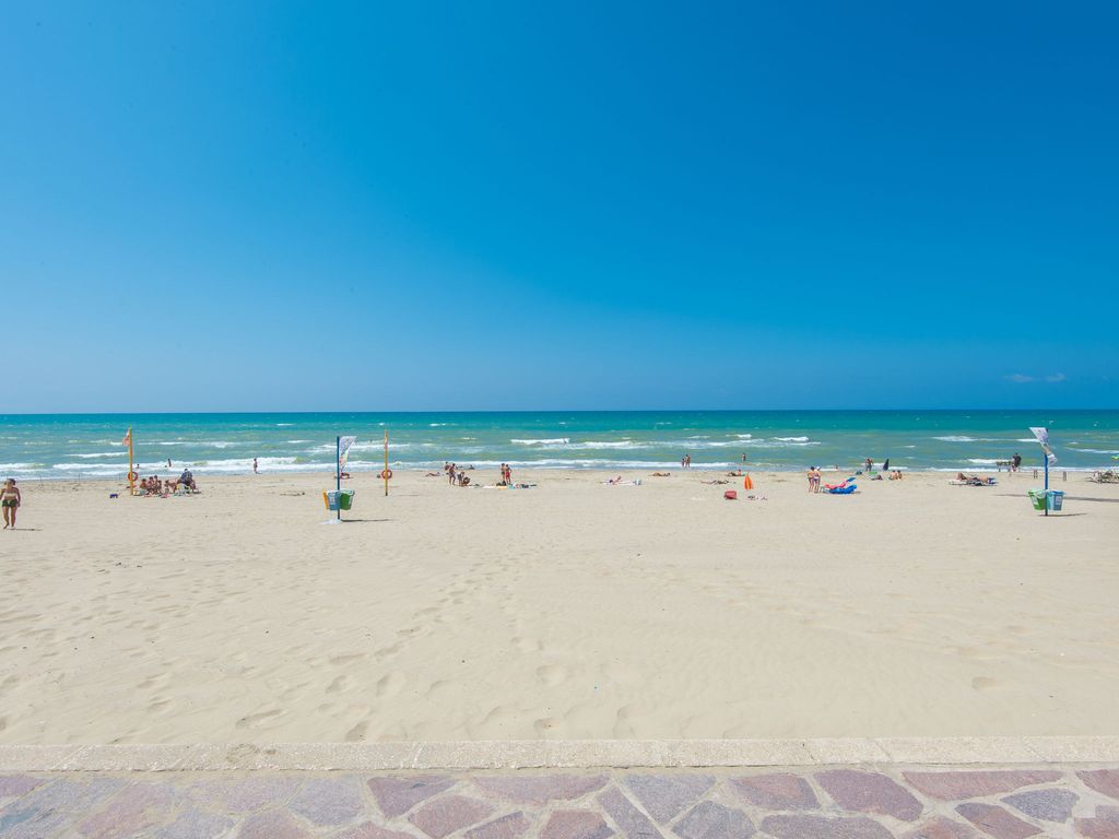 Rome's Beach House 1