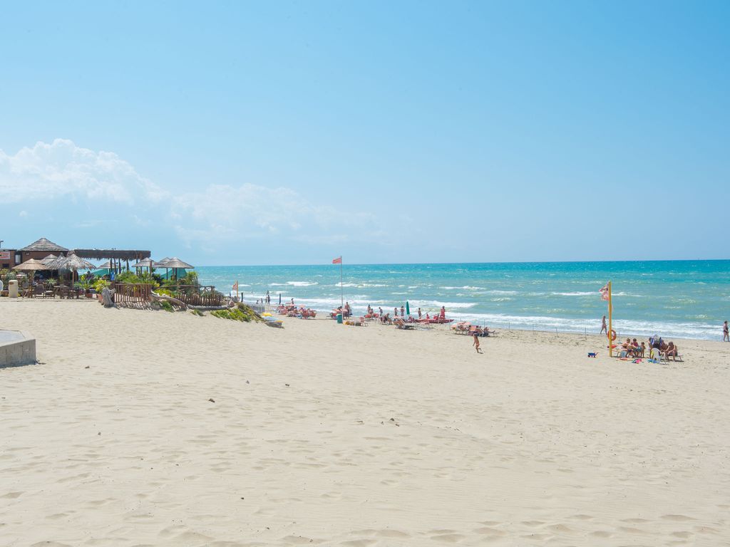 Rome's Beach House 1