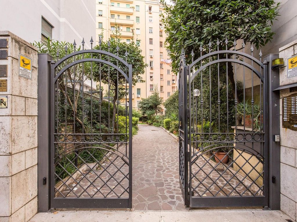 mit privatem Balkon