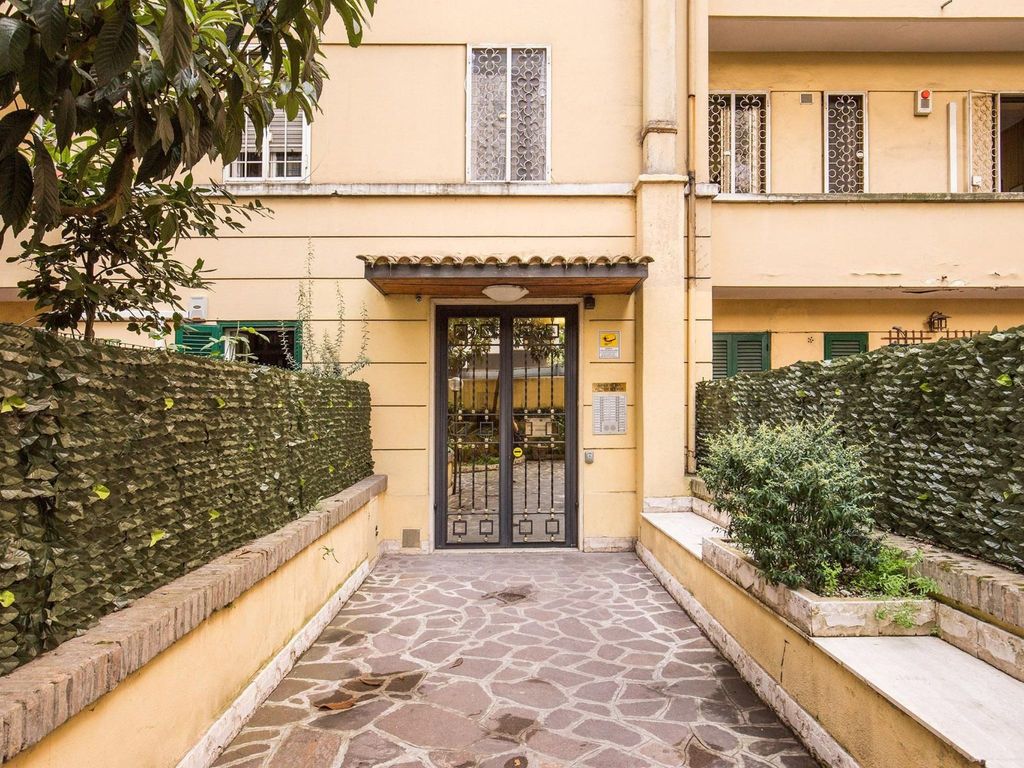 mit privatem Balkon