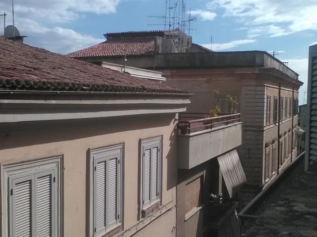 Nahe Rom mit Terrasse und einem Flügel