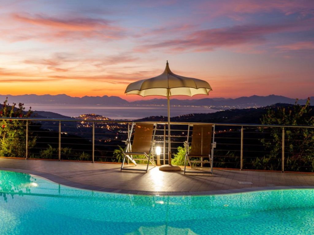'Granatapfel' mit Pool