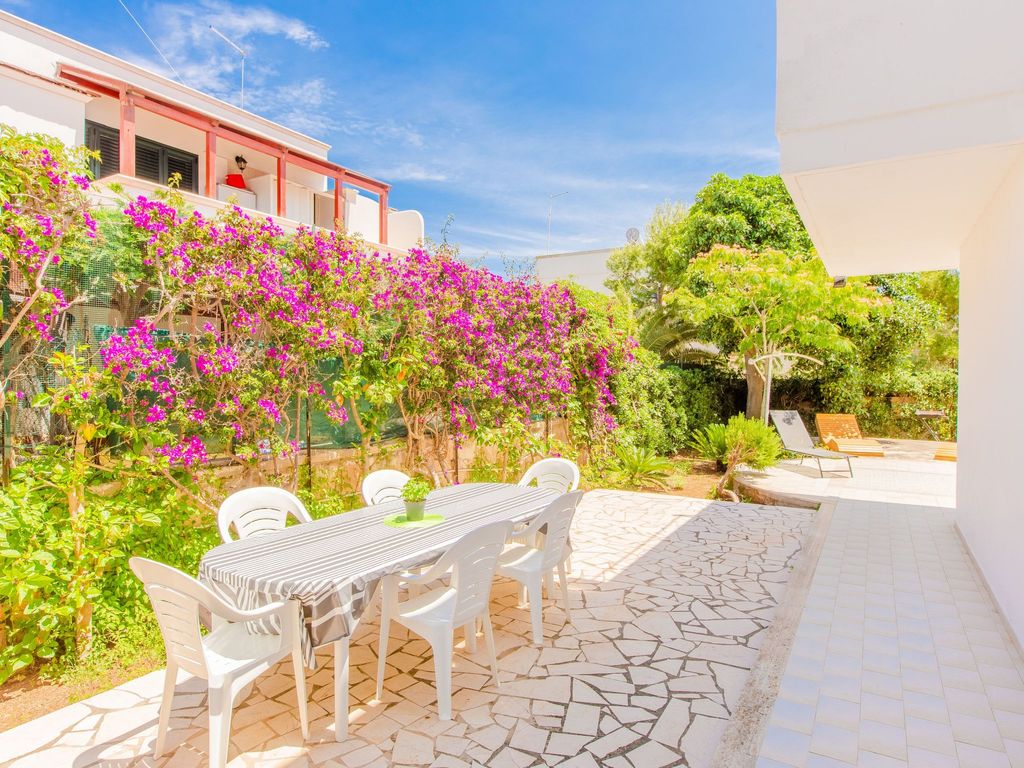 Villa 'Irene' mit Garten, Terrasse und Grill