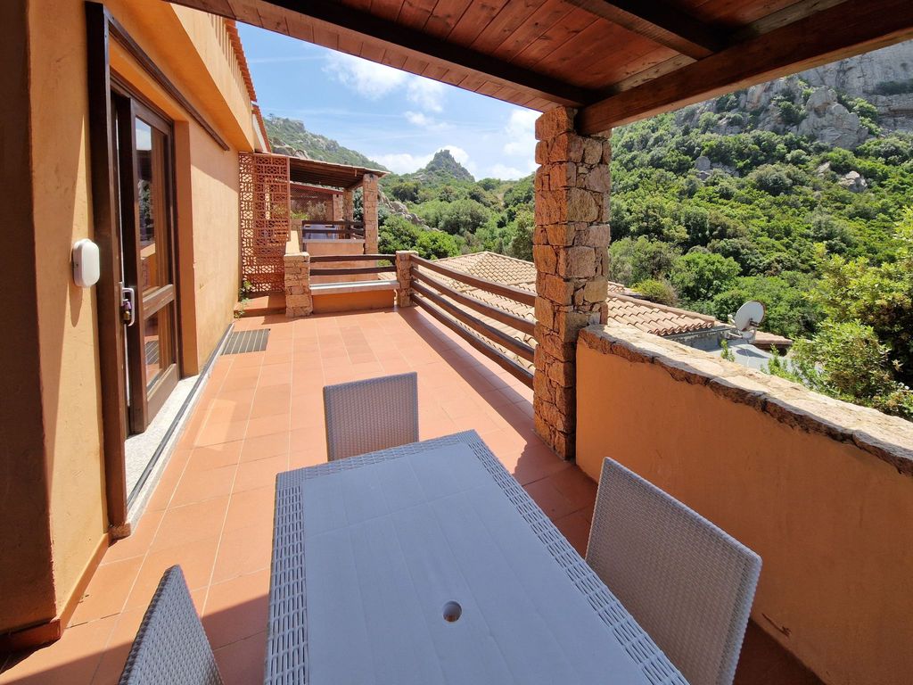 Dreizimmerwohnung mit Panoramablick in Costa Paradiso