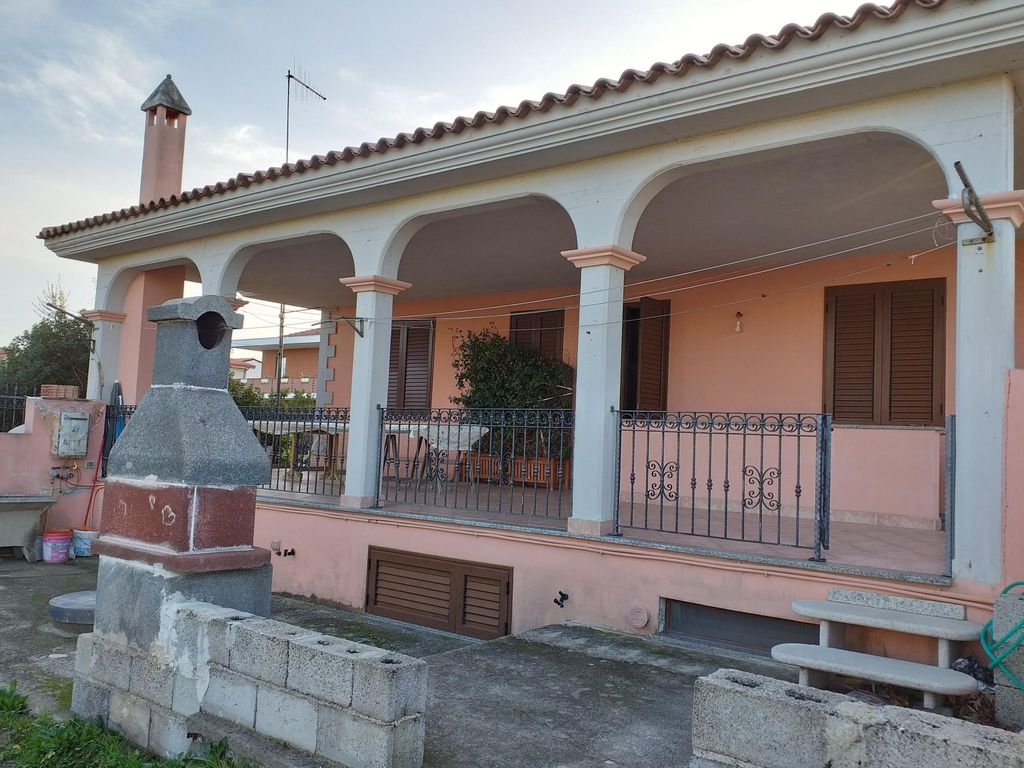 Schöne, strandnahe Wohnung in La Caletta mit Grill