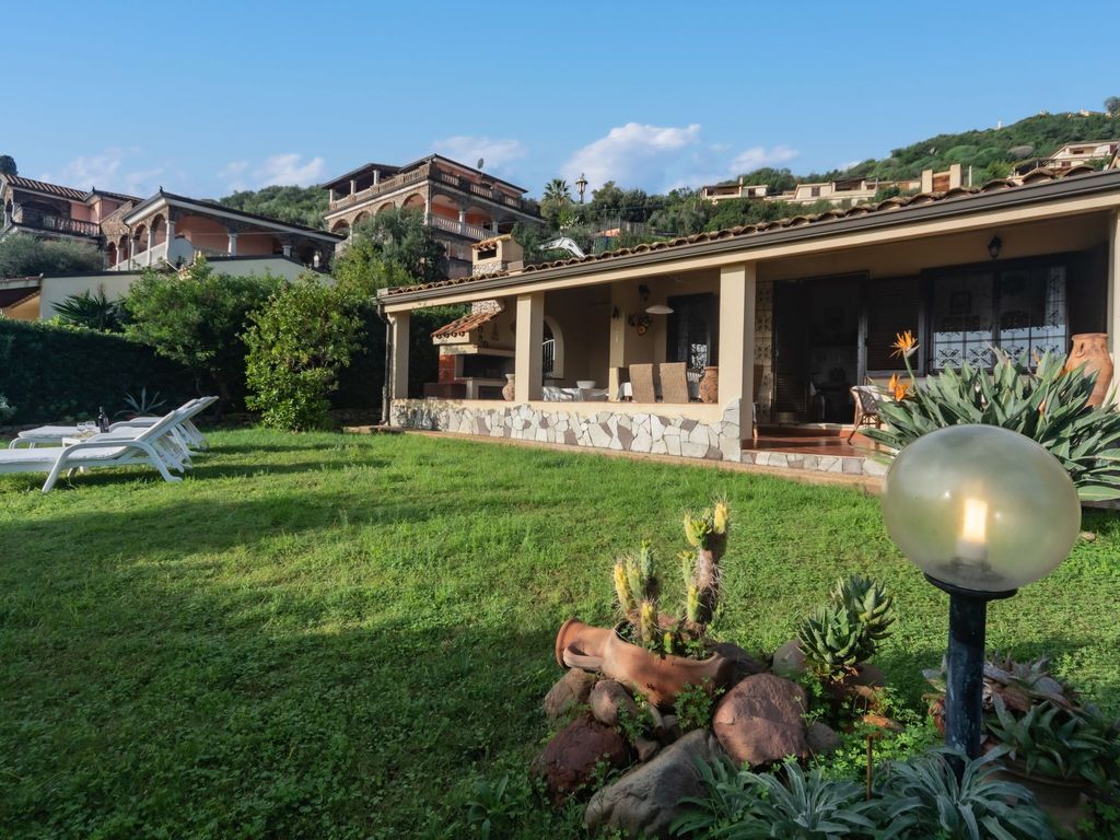 Herrliche freistehende Villa mit Meerblick und nur wenige Gehminuten vom Strand
