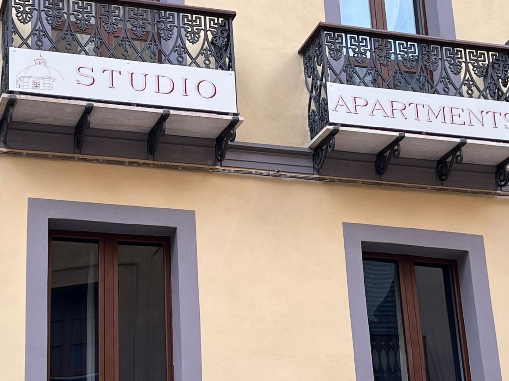 Studio Apartments Altstadt über Manno