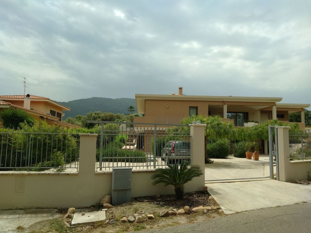 Villa Luigi, Unterkunft in der Villa, Parkplatz, Wallbox