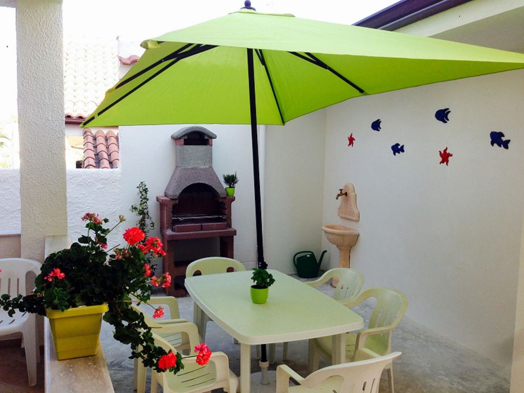 Große Wohnung in Balestrate mit Grill und Garten