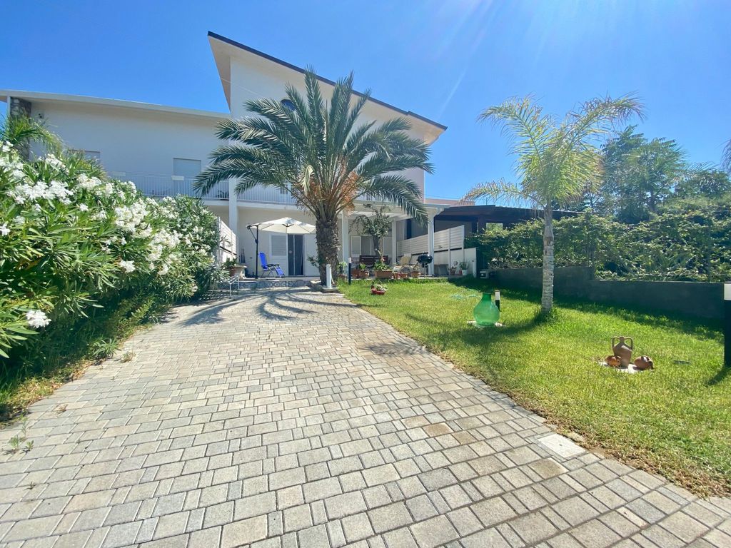 Villa Oasi, 50 m vom Strand entfernt, klimatisiert