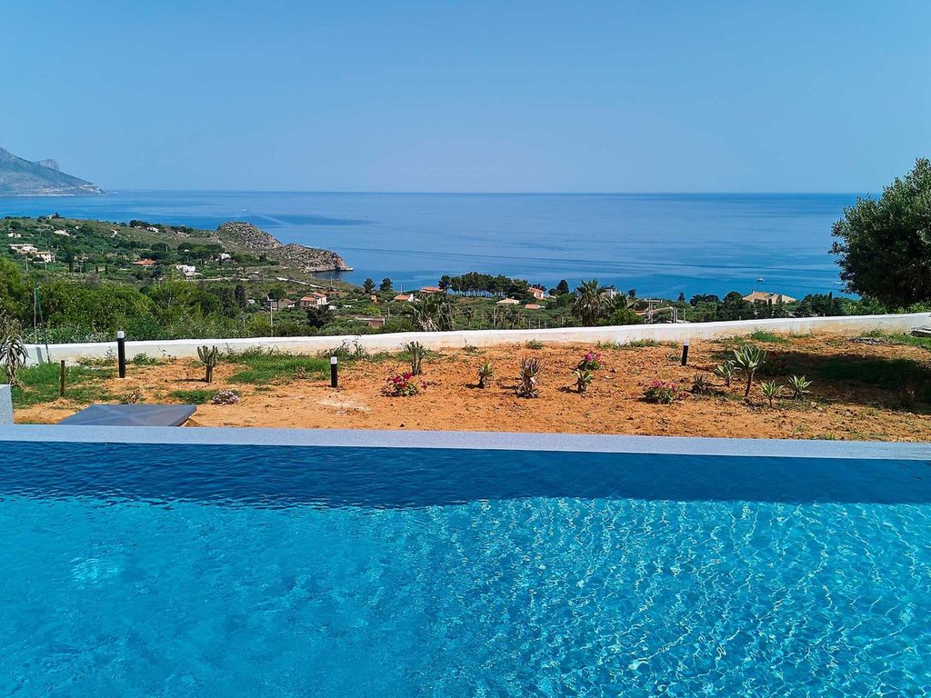 Charming Villa Antonella with pool and sea view