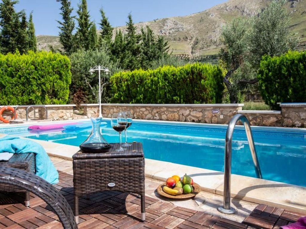 Ferienvilla mit privatem Pool für 7 Personen mit Garten