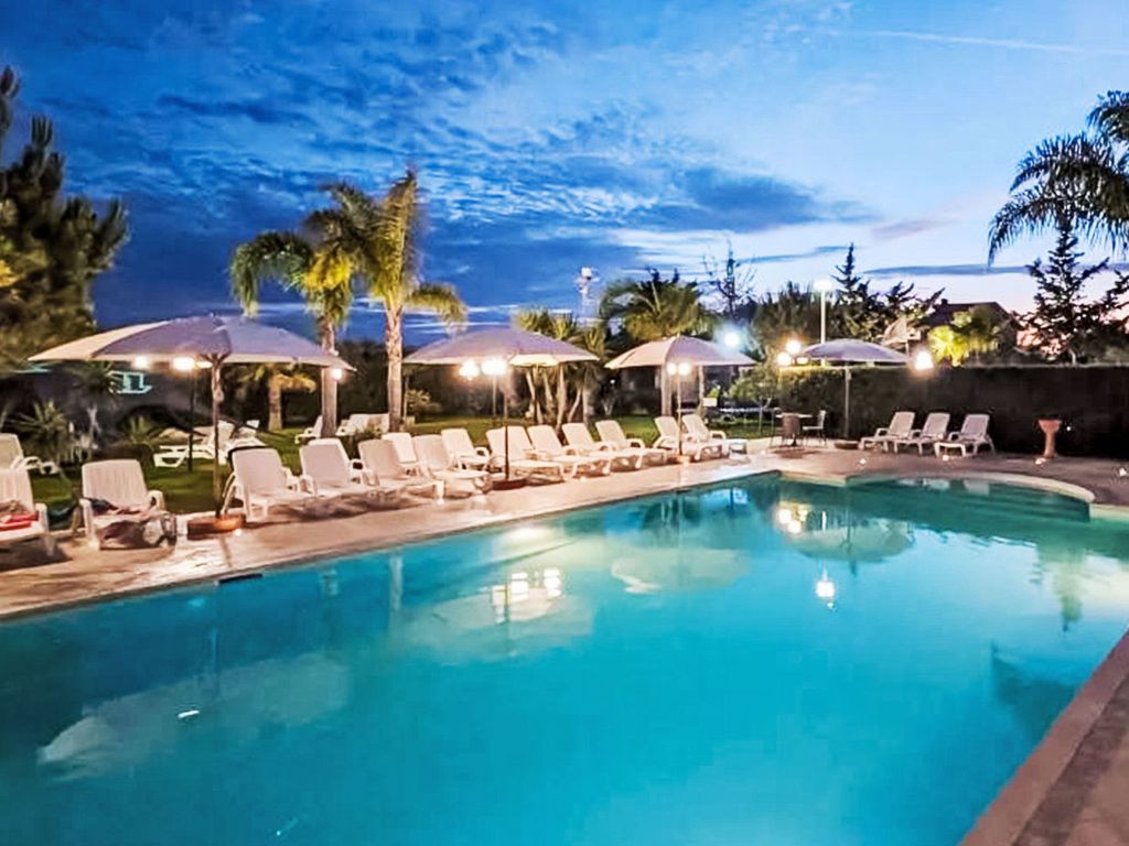 Angenehme Wohnung mit Terrasse, Schwimmbad